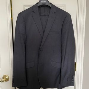 Charcoal Gray Designer Pursuit Suit - 42R/36